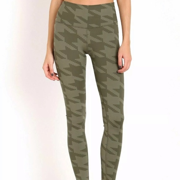 Alo Yoga Jungle Houndstooth Print Leggings - Size XS - Picture 3 of 7